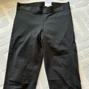 Nike Dri-Fit Cropped Leggings